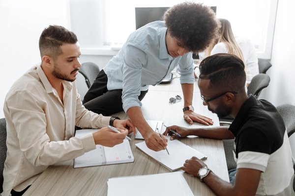 Come affrontare le sfide della diversificazione dei prodotti in un'azienda consolidata?